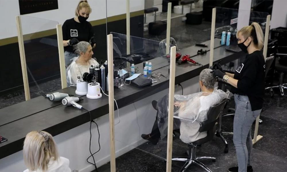 Θεσσαλονίκη: "Μάχη" για ένα ραντεβού στα κομμωτήρια